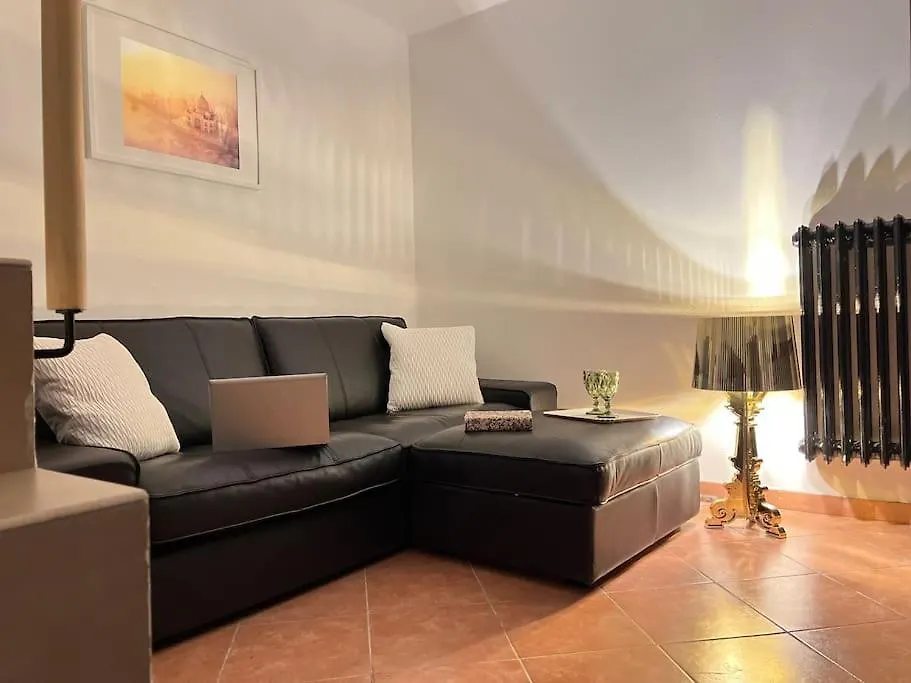 Apartmán Life Is Beautiful Design Loft Navigli Romolo, Netflix, Wifi, Ac And Street Parking Milán